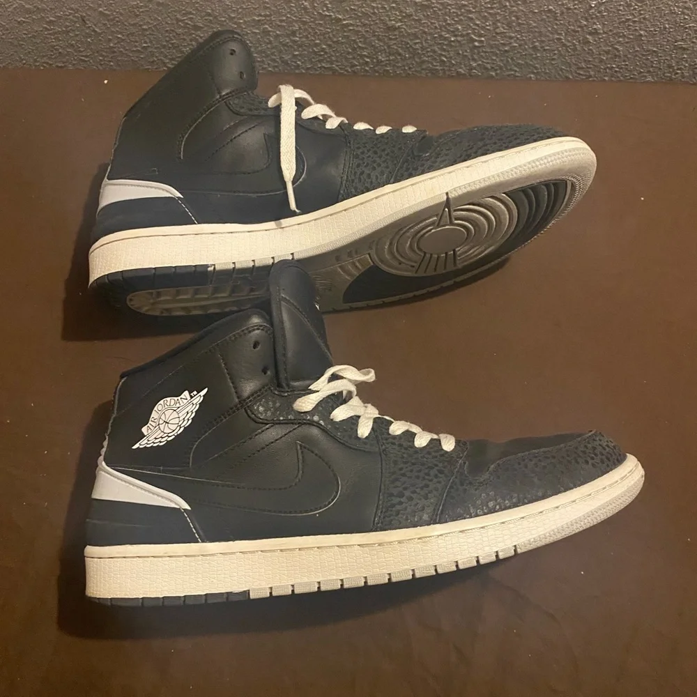 Jordan Black and White Men's Sneakers Air Jordan 1 Low 86 Pure Platinum - Picture 3 of 11